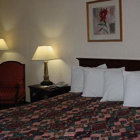 Rodeway Inn Монтгомери Номер фото