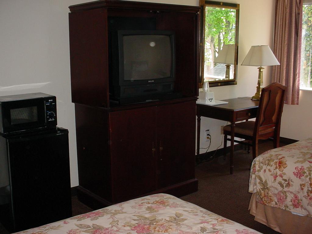 Rodeway Inn Монтгомери Номер фото